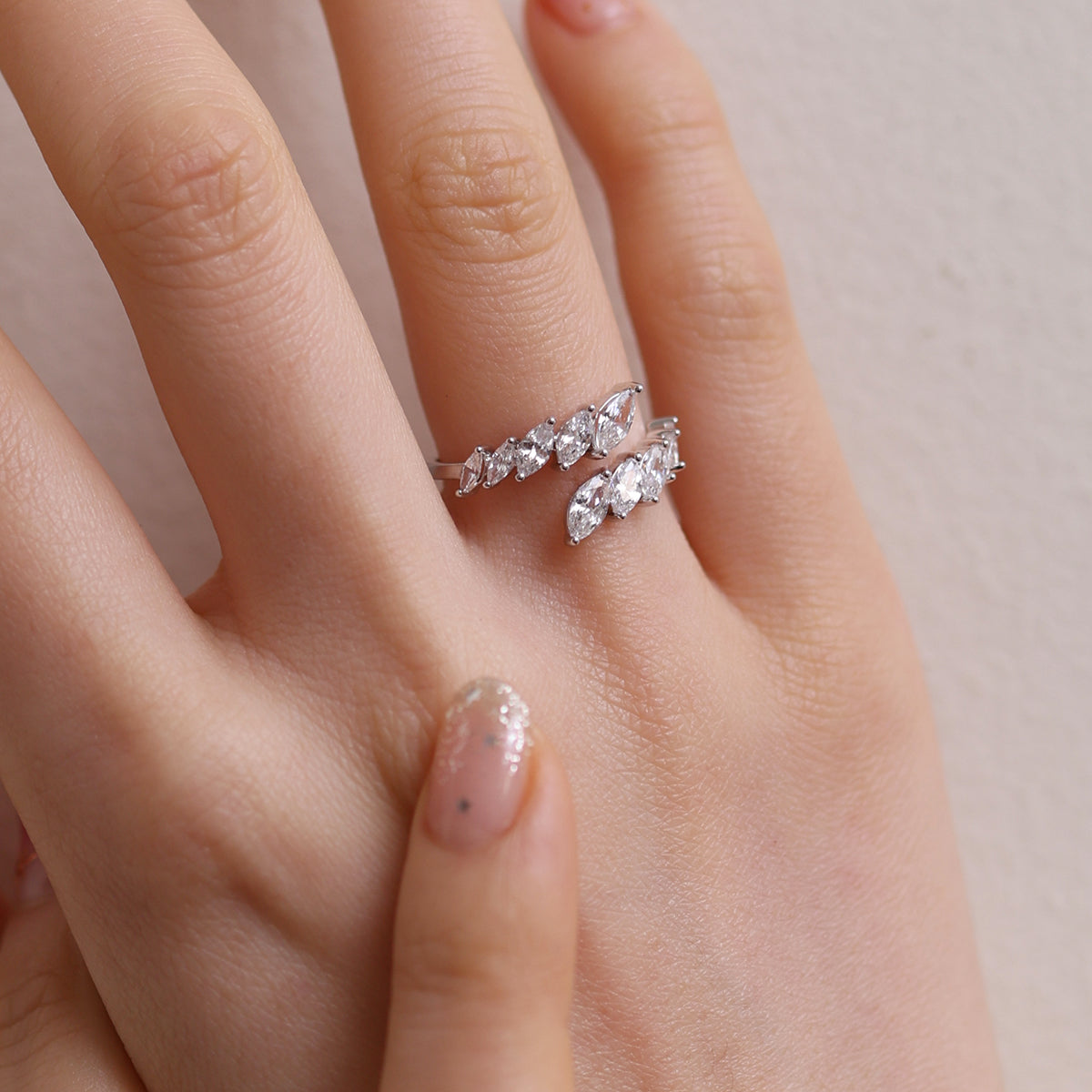 Wing crown ring